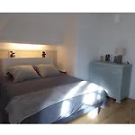 Gustavine - Maison D'architecte * Ger (Pyrenees-Atlantiques)