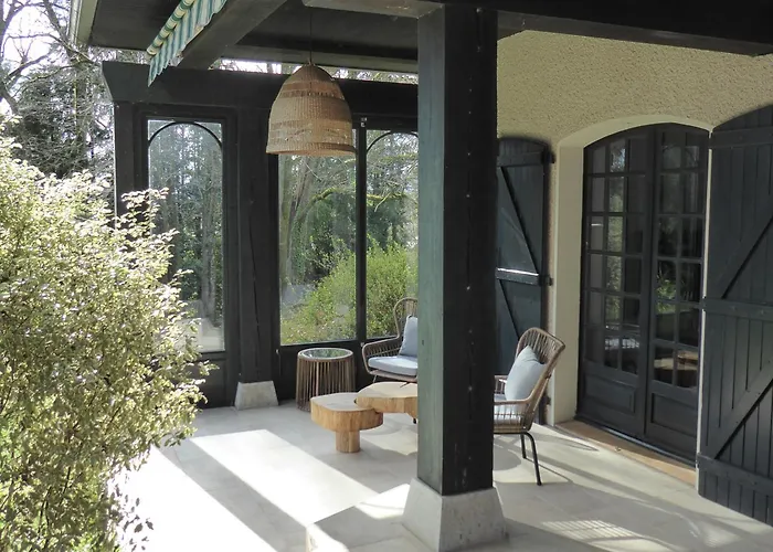 Gustavine - Maison D'architecte * Ger (Pyrenees-Atlantiques)